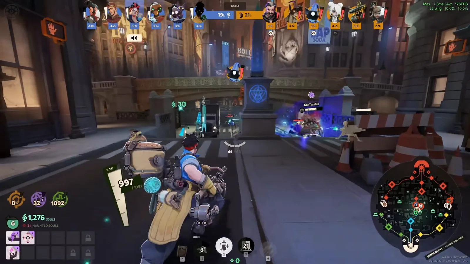 McGinnis laning in the middle lane early with turrets ready