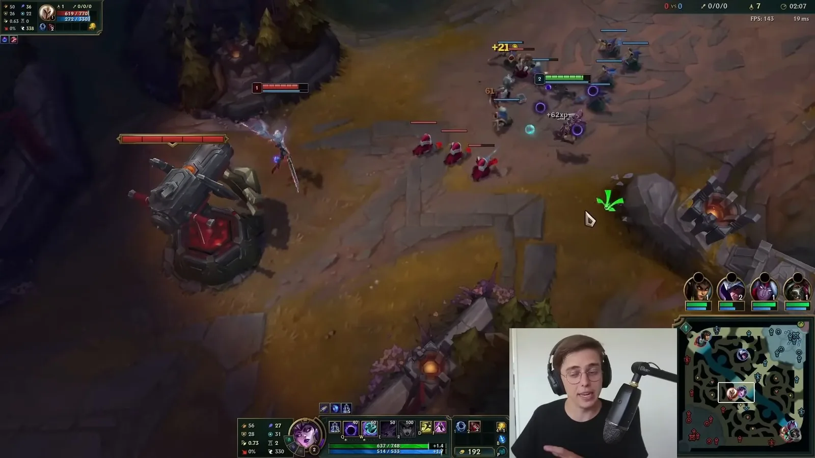 Syndra crashing the second wave into the enemy mid turret during a two-wave cycle