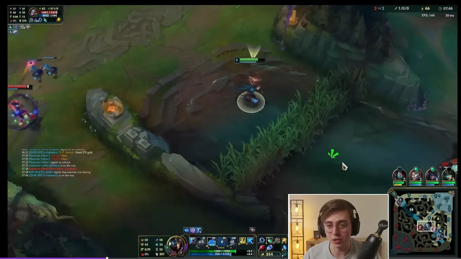 Viktor holding mid lane wave state while the jungler pings Dragon